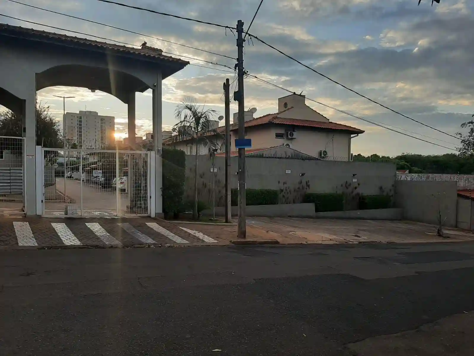 Casa de Condomínio com 3 quartos à venda, 160m² — foto 2 de 23