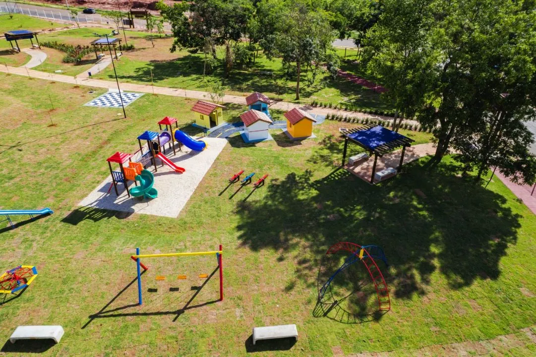 Terreno / Lote / Condomínio à venda — foto 1 de 11