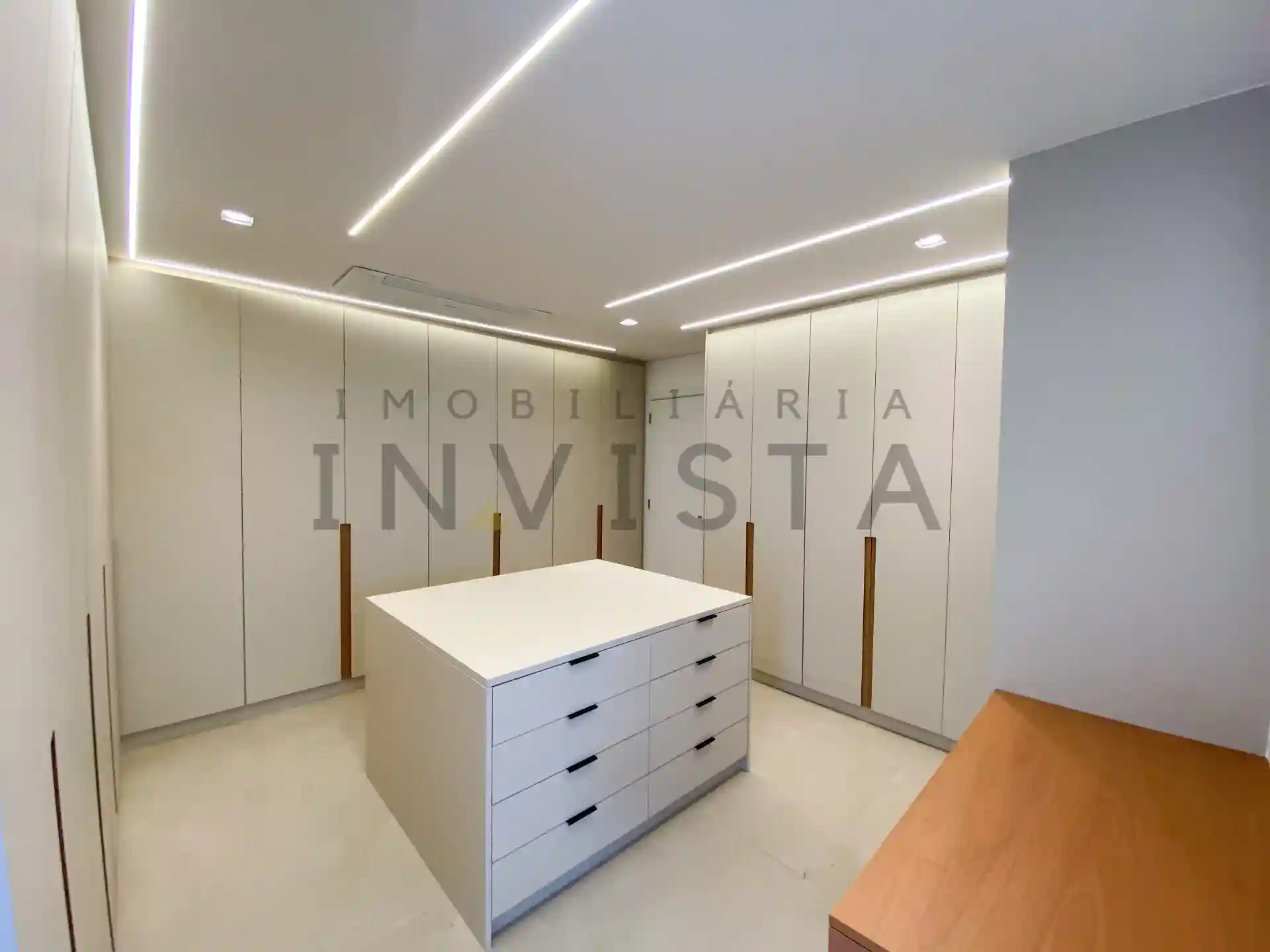 Apartamento com 4 quartos para aluguel, 343m² — foto 3 de 9