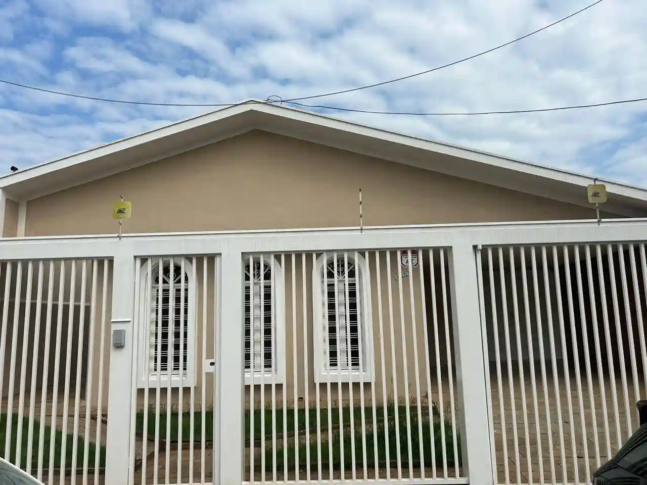 Casa com 3 quartos para aluguel, 177m² — foto 1 de 14