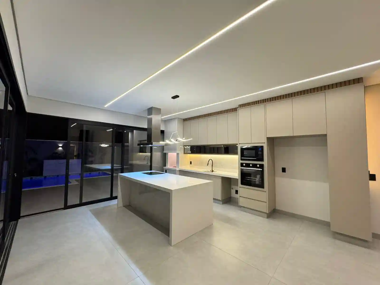 Casa de Condomínio com 3 quartos à venda, 362m² — foto 9 de 17