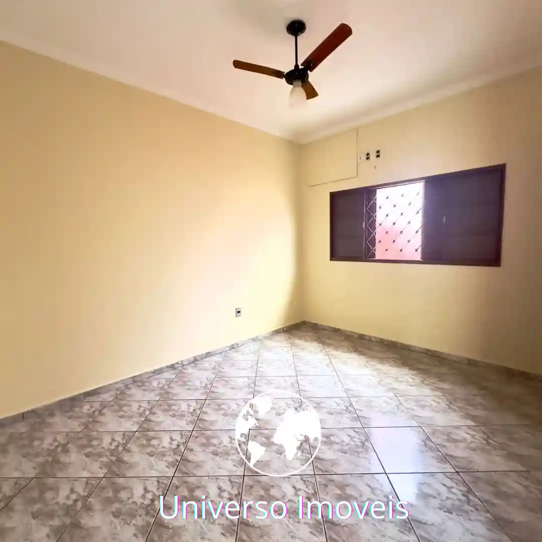 Casa com 3 quartos à venda — foto 3 de 11