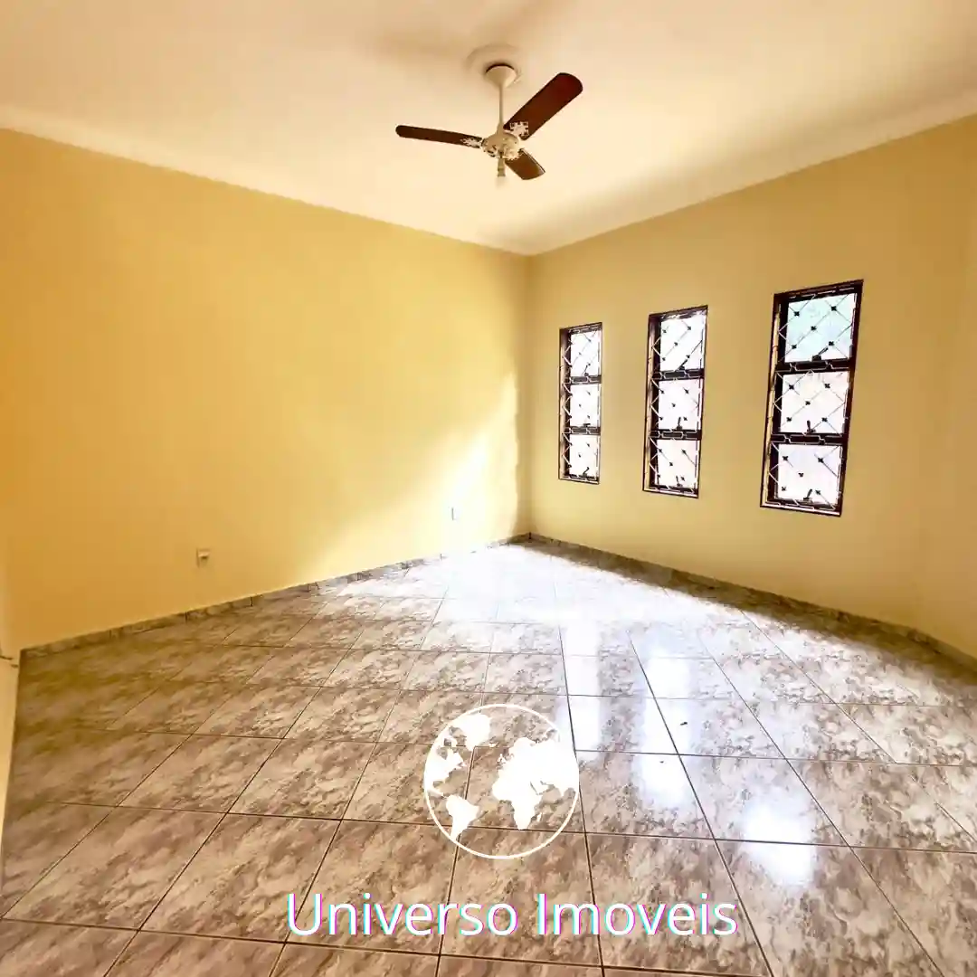 Casa com 3 quartos à venda — foto 2 de 11