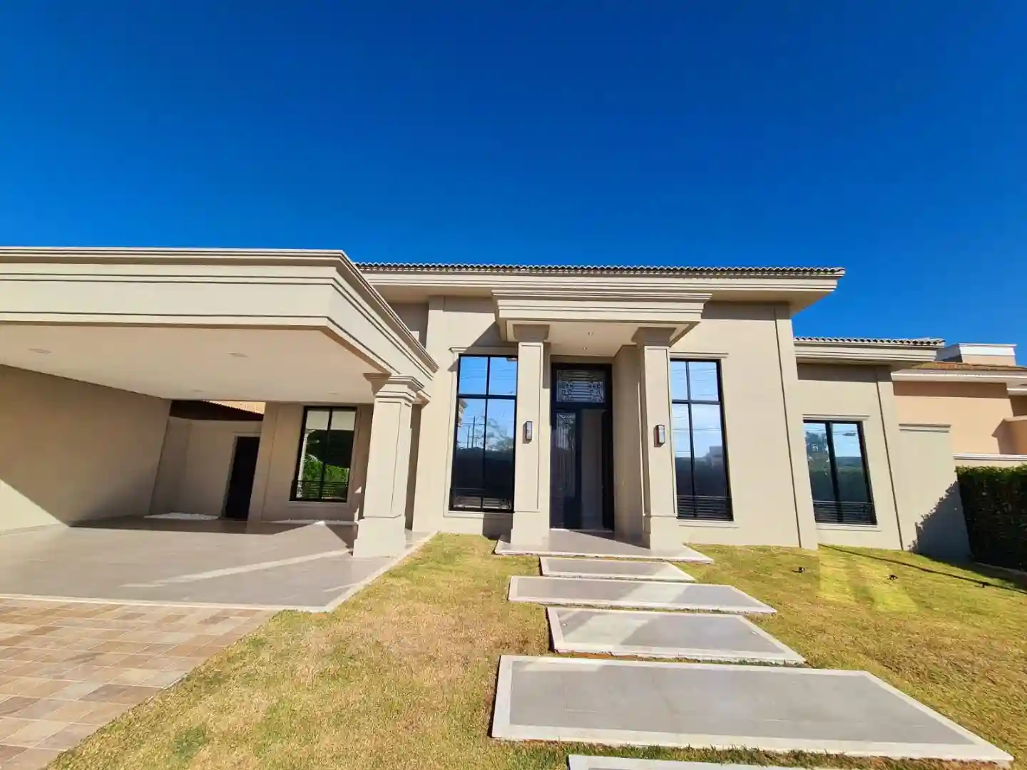 Casa de Condomínio com 4 quartos à venda, 670m² — foto 2 de 23