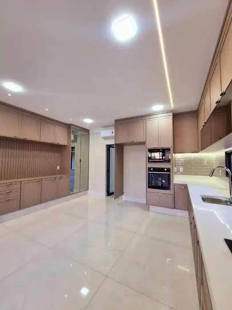 Casa de Condomínio com 4 quartos à venda, 670m² — foto 22 de 23