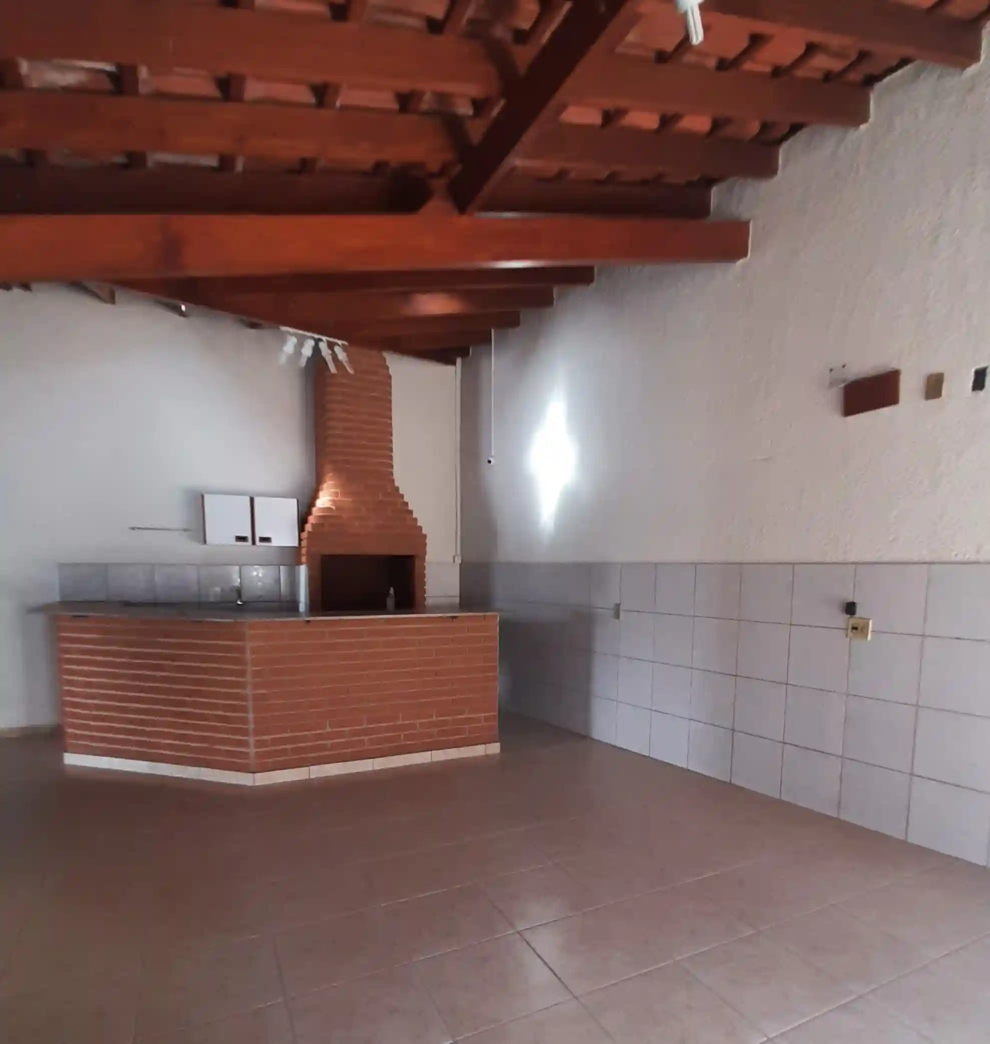 Casa com 3 quartos para aluguel, 350m² — foto 2 de 13