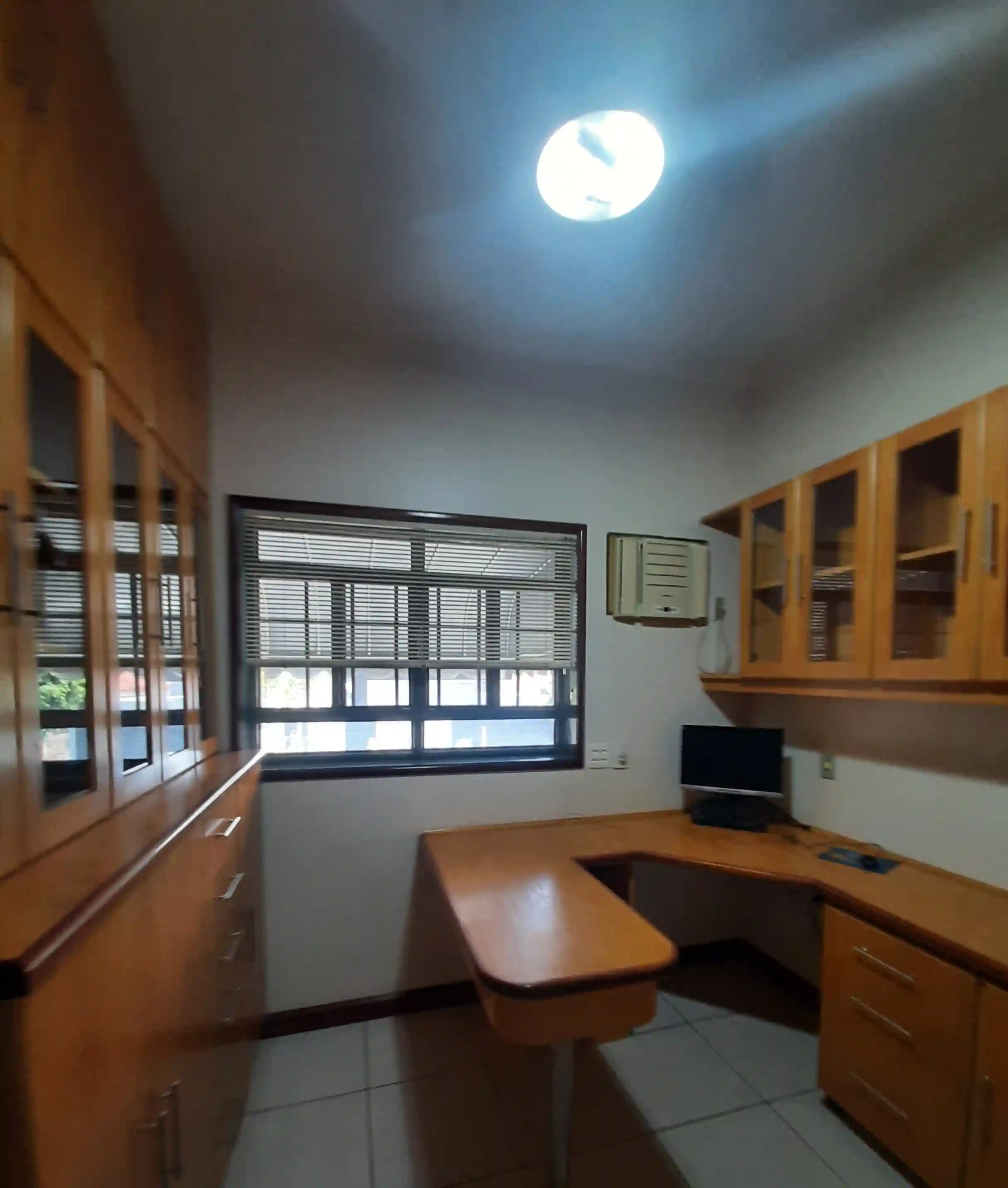 Casa com 3 quartos para aluguel, 350m² — foto 4 de 13