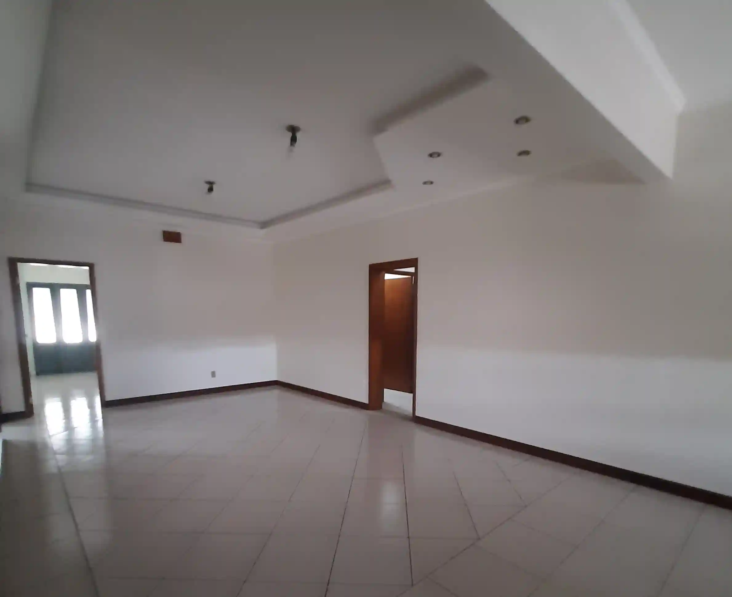 Casa com 3 quartos para aluguel, 350m² — foto 5 de 13