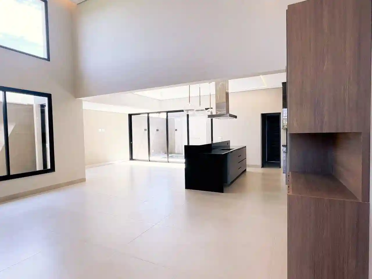 Casa de Condomínio com 4 quartos à venda, 249m² — foto 4 de 26