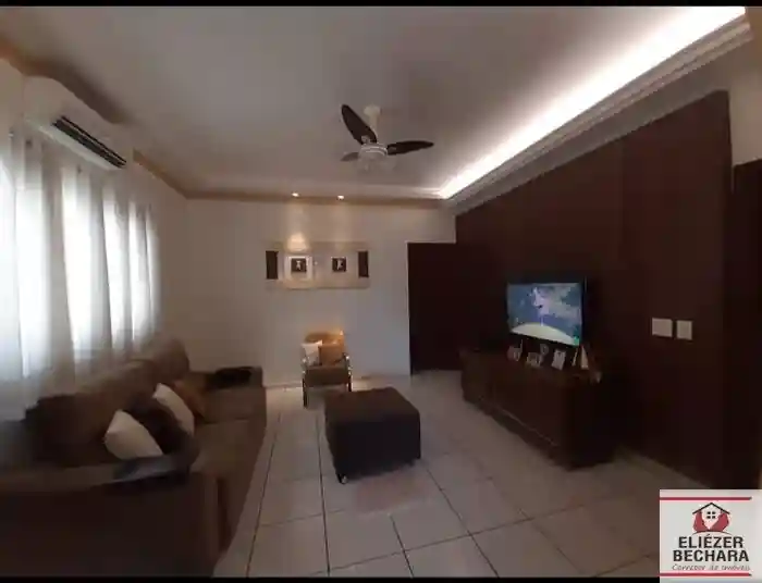 Casa com 3 quartos à venda, 256m² — foto 3 de 29