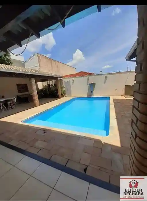 Casa com 3 quartos à venda, 256m² — foto 1 de 29