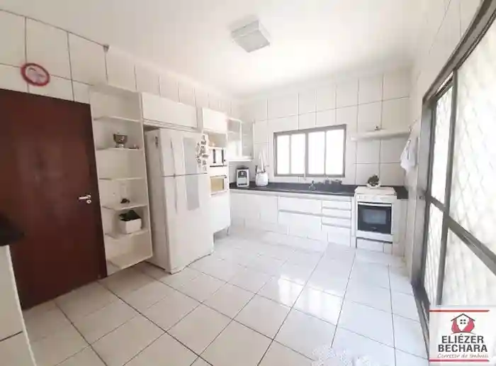 Casa com 3 quartos à venda, 256m² — foto 16 de 29