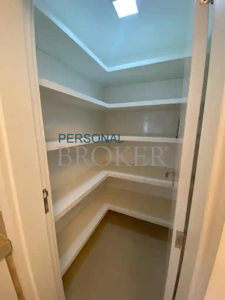 Casa de Condomínio com 5 quartos para aluguel, 500m² — foto 8 de 9