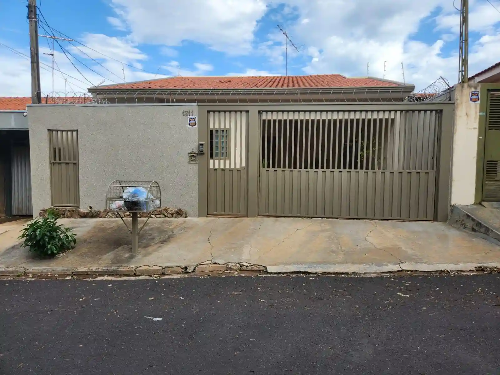 Casa com 3 quartos à venda, 134m² — foto 1 de 25