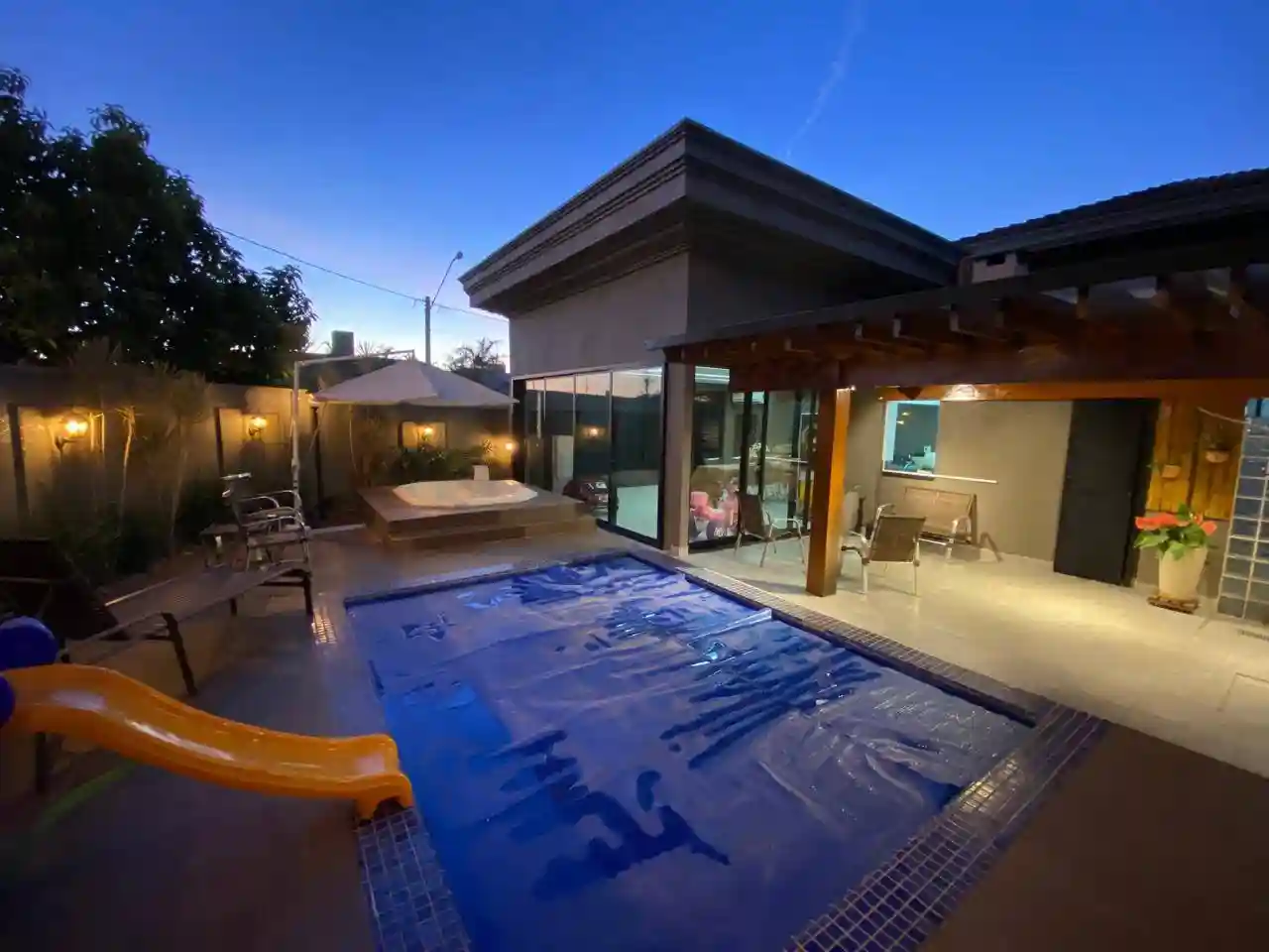 Casa de Condomínio com 3 quartos à venda, 270m² — foto 17 de 25