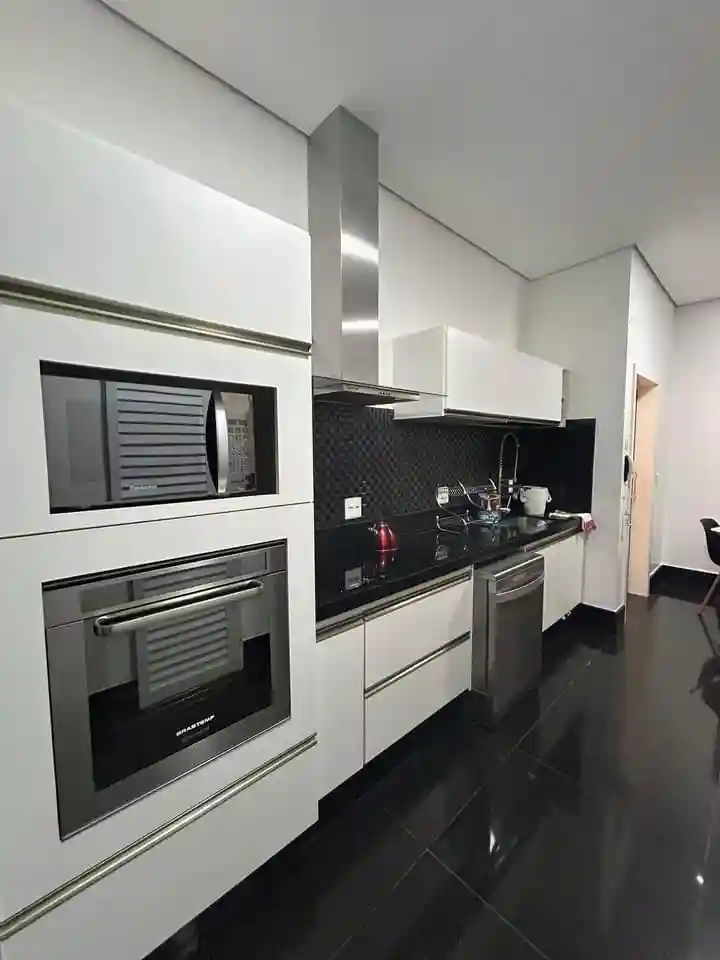 Casa de Condomínio com 3 quartos à venda, 270m² — foto 8 de 25