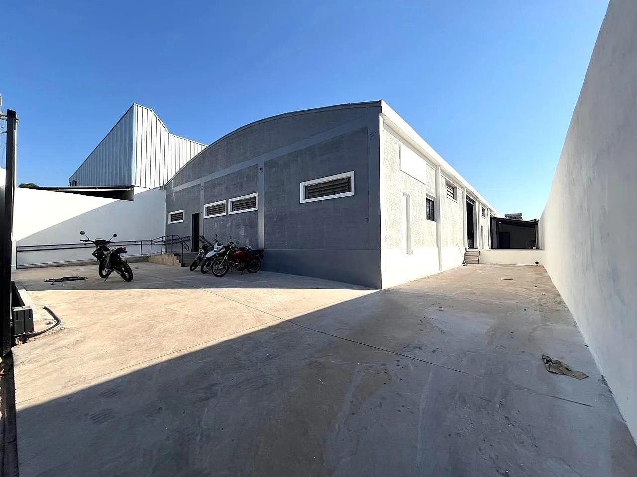 Galpão / Depósito / Armazém para aluguel, 720m² — foto 3 de 14