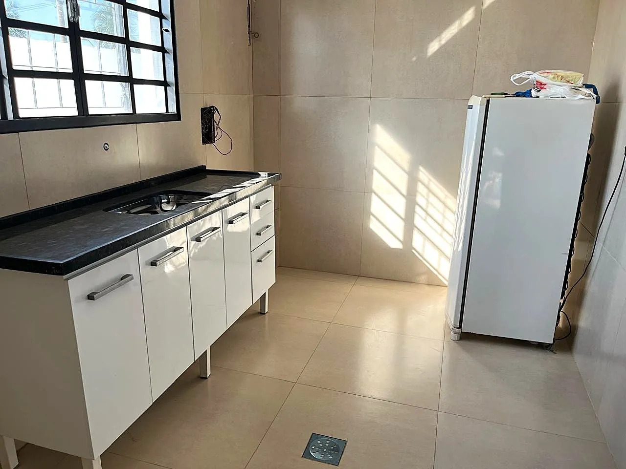 Galpão / Depósito / Armazém para aluguel, 720m² — foto 13 de 14