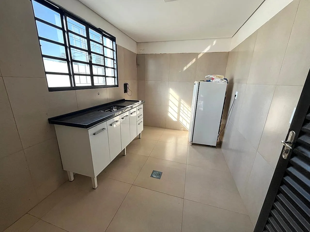 Galpão / Depósito / Armazém para aluguel, 720m² — foto 12 de 14