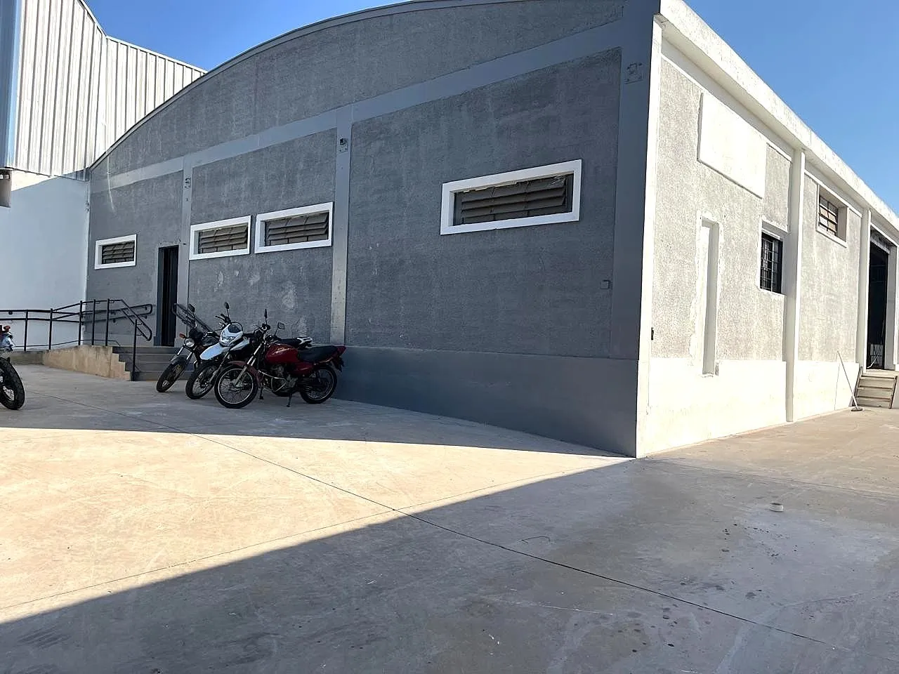 Galpão / Depósito / Armazém para aluguel, 720m² — foto 2 de 14