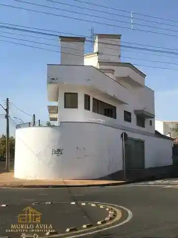 Casa com 4 quartos à venda, 320m² — foto 1 de 7