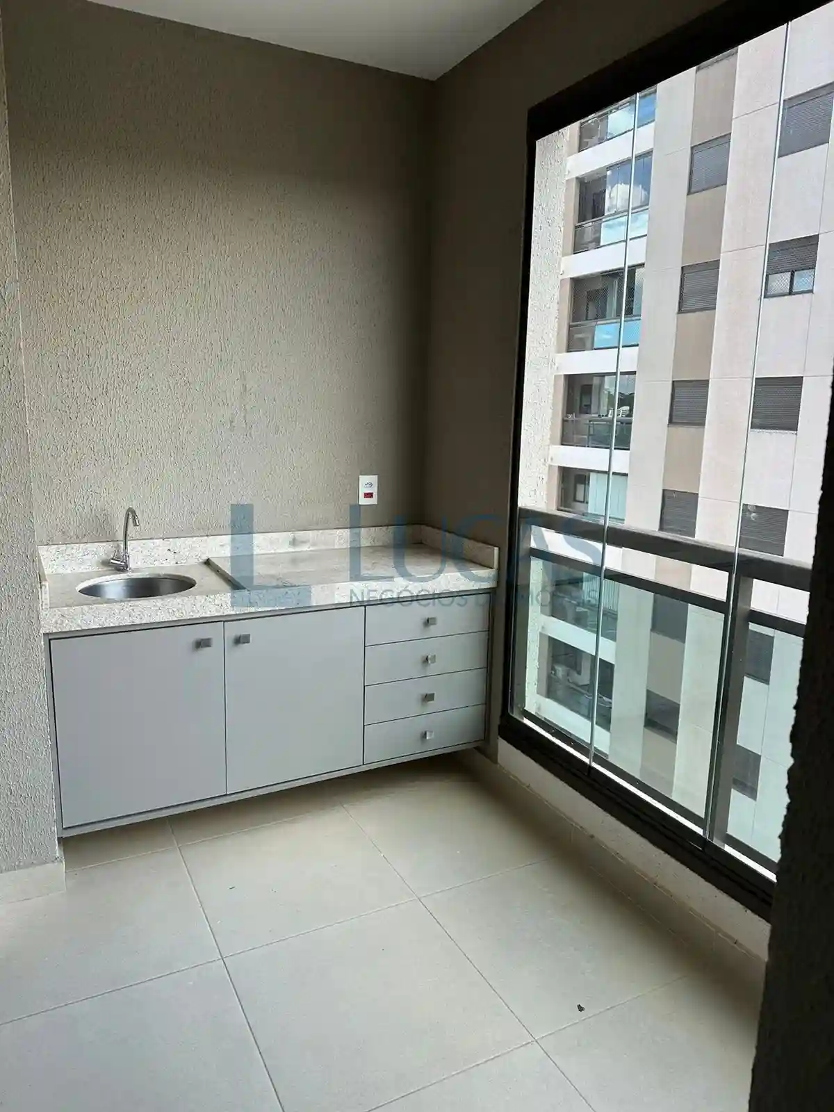Apartamento com 3 quartos à venda, 80m² — foto 2 de 14