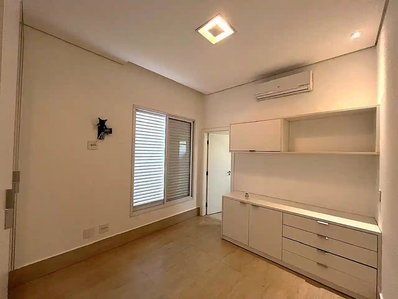 Casa de Condomínio com 3 quartos para aluguel, 300m² — foto 9 de 15