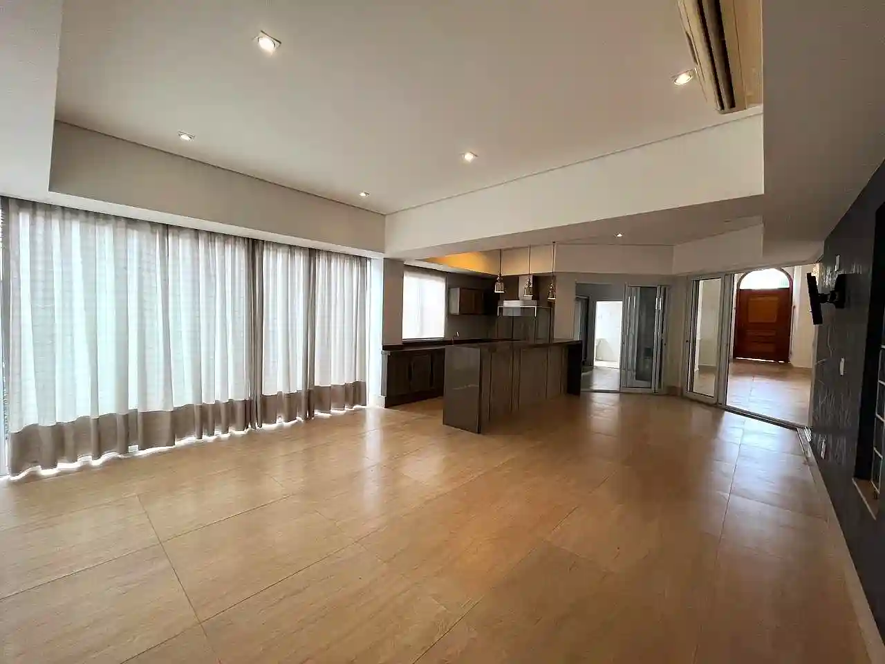 Casa de Condomínio com 3 quartos para aluguel, 300m² — foto 12 de 15