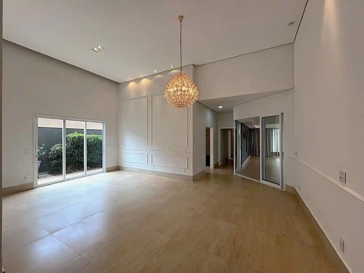 Casa de Condomínio com 3 quartos para aluguel, 300m² — foto 2 de 15