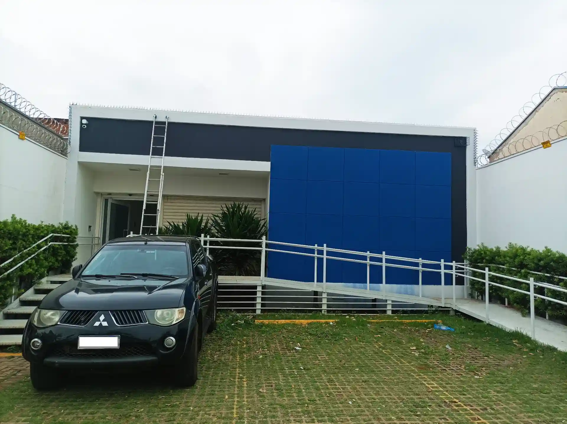 Casa Comercial com 3 quartos para aluguel, 270m² — foto 1 de 5