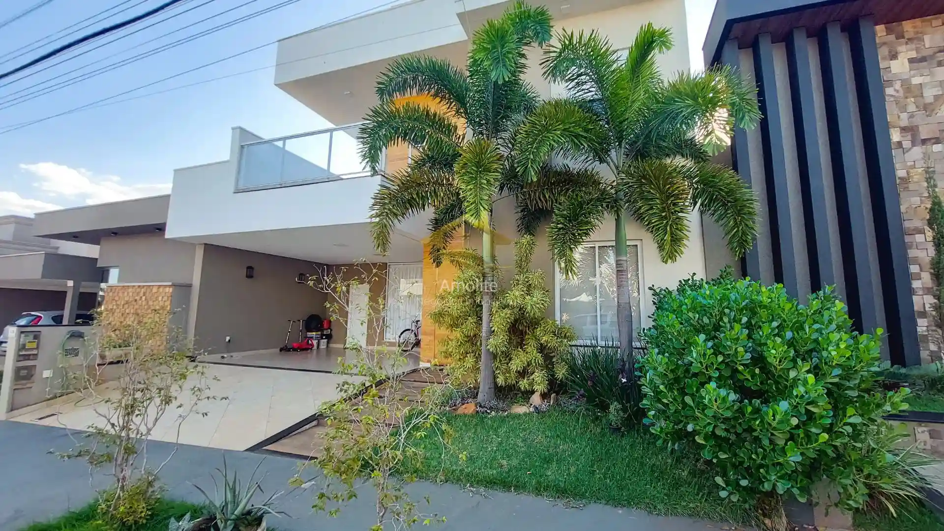 Casa de Condomínio com 3 quartos à venda, 300m² — foto 2 de 20
