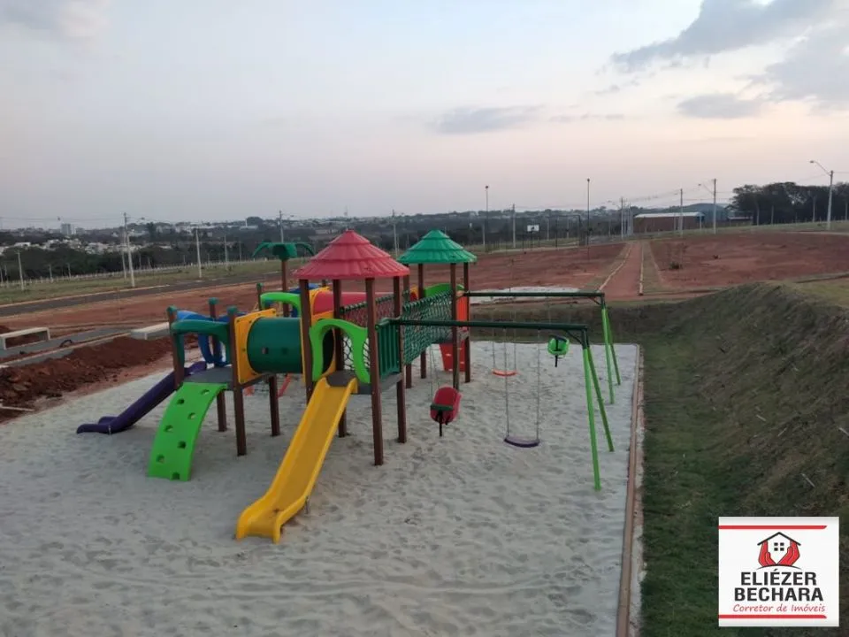 Terreno / Lote / Condomínio à venda — foto 3 de 6
