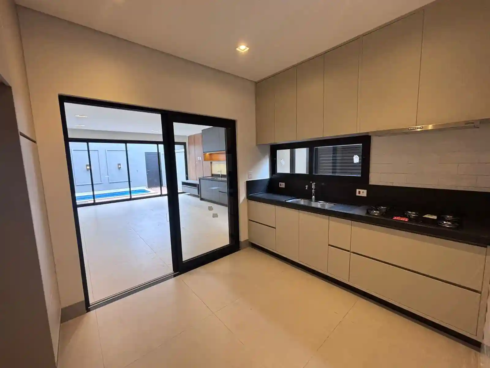 Casa de Condomínio com 4 quartos à venda, 360m² — foto 8 de 43