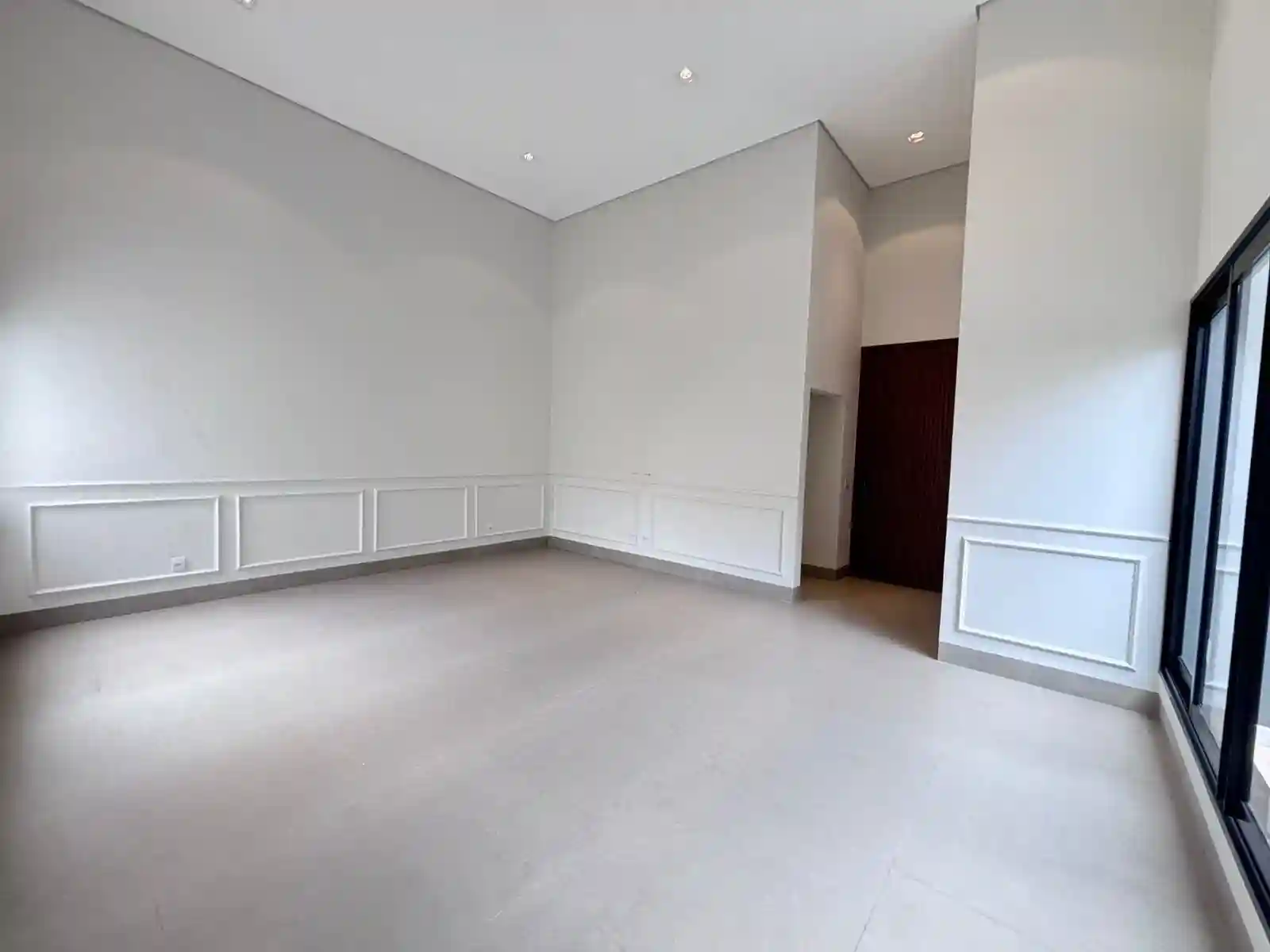 Casa de Condomínio com 4 quartos à venda, 360m² — foto 2 de 43