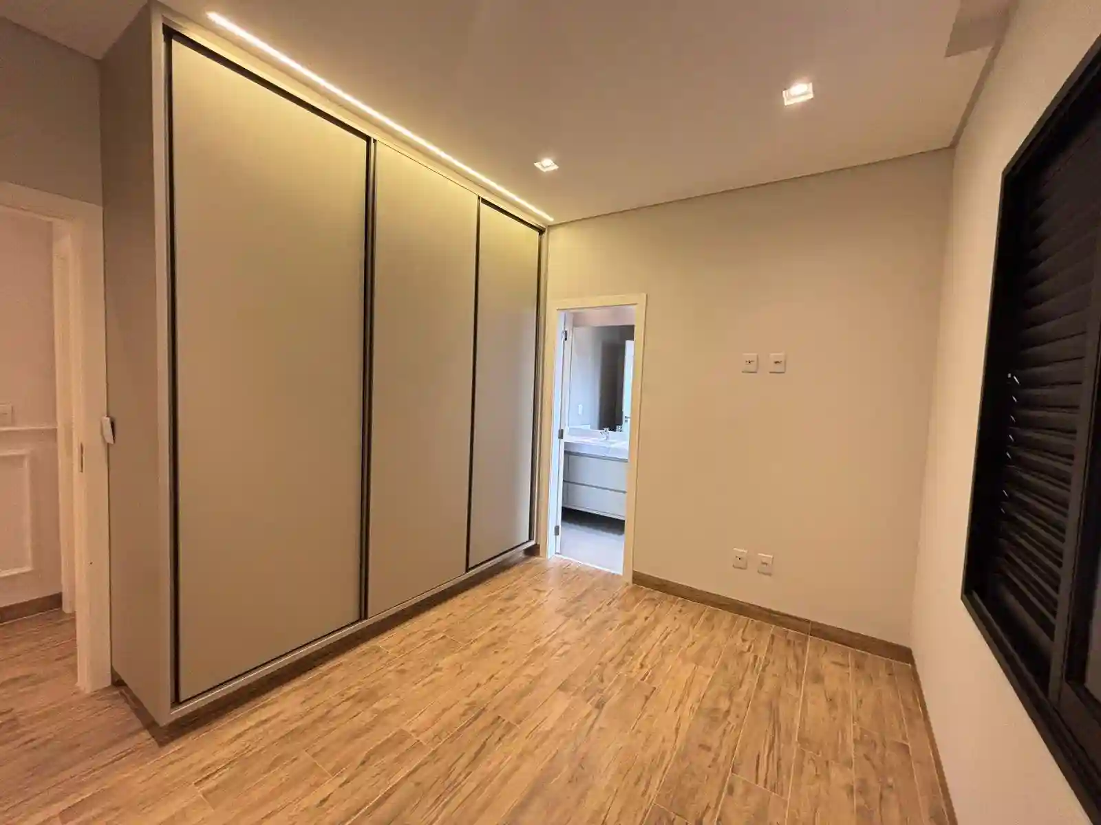Casa de Condomínio com 4 quartos à venda, 360m² — foto 23 de 43