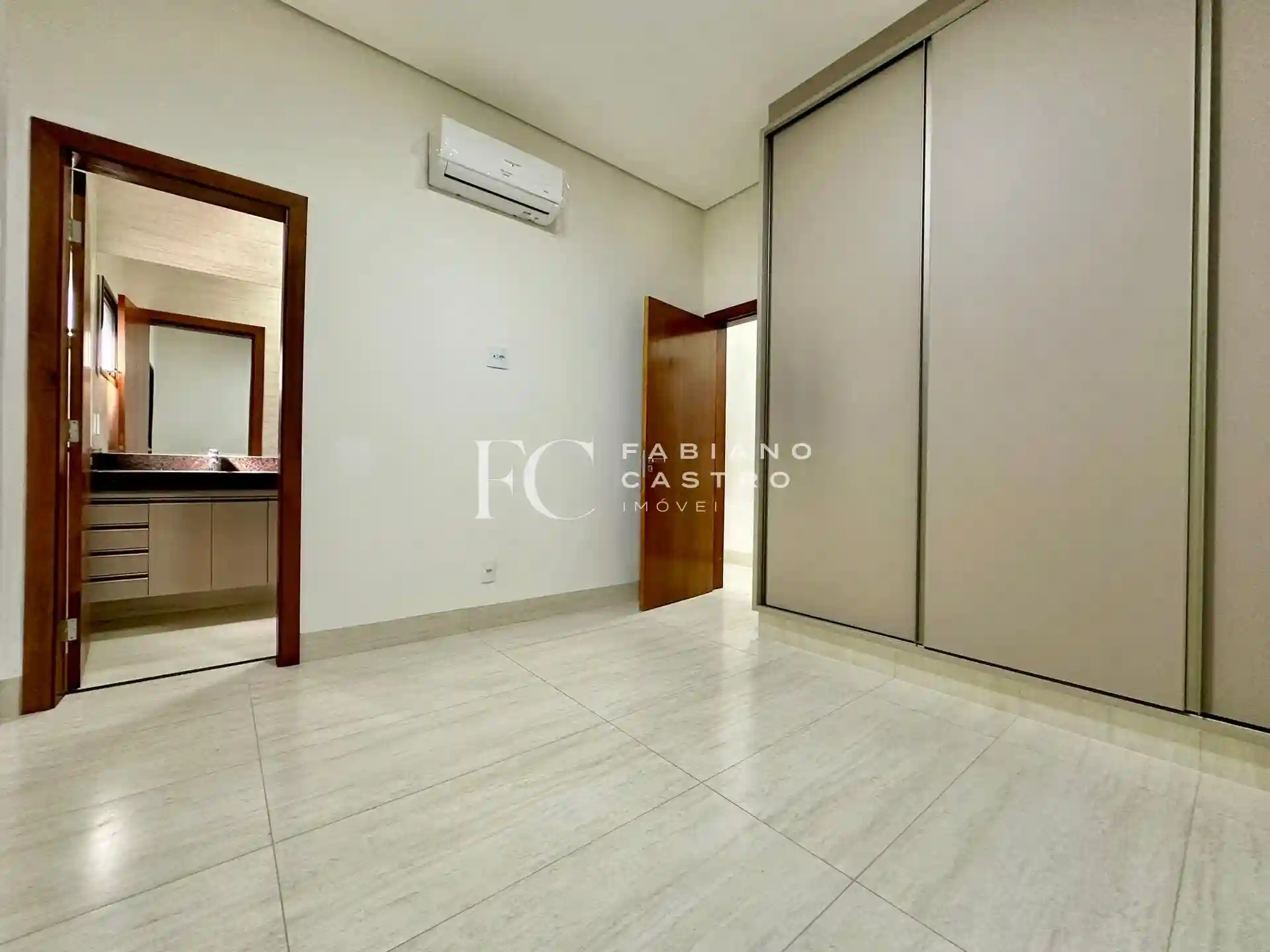 Casa de Condomínio com 3 quartos à venda, 257m² — foto 15 de 18