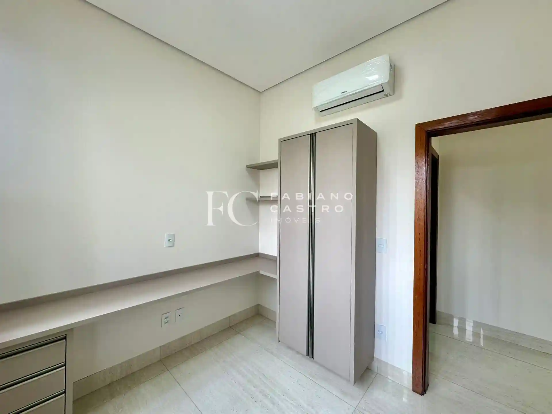 Casa de Condomínio com 3 quartos à venda, 257m² — foto 3 de 18