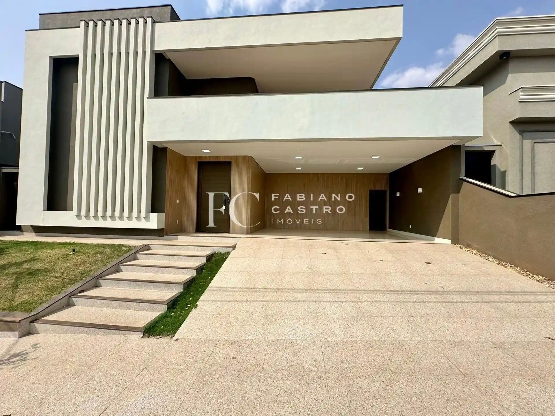 Casa de Condomínio com 3 quartos à venda, 257m² — foto 1 de 18