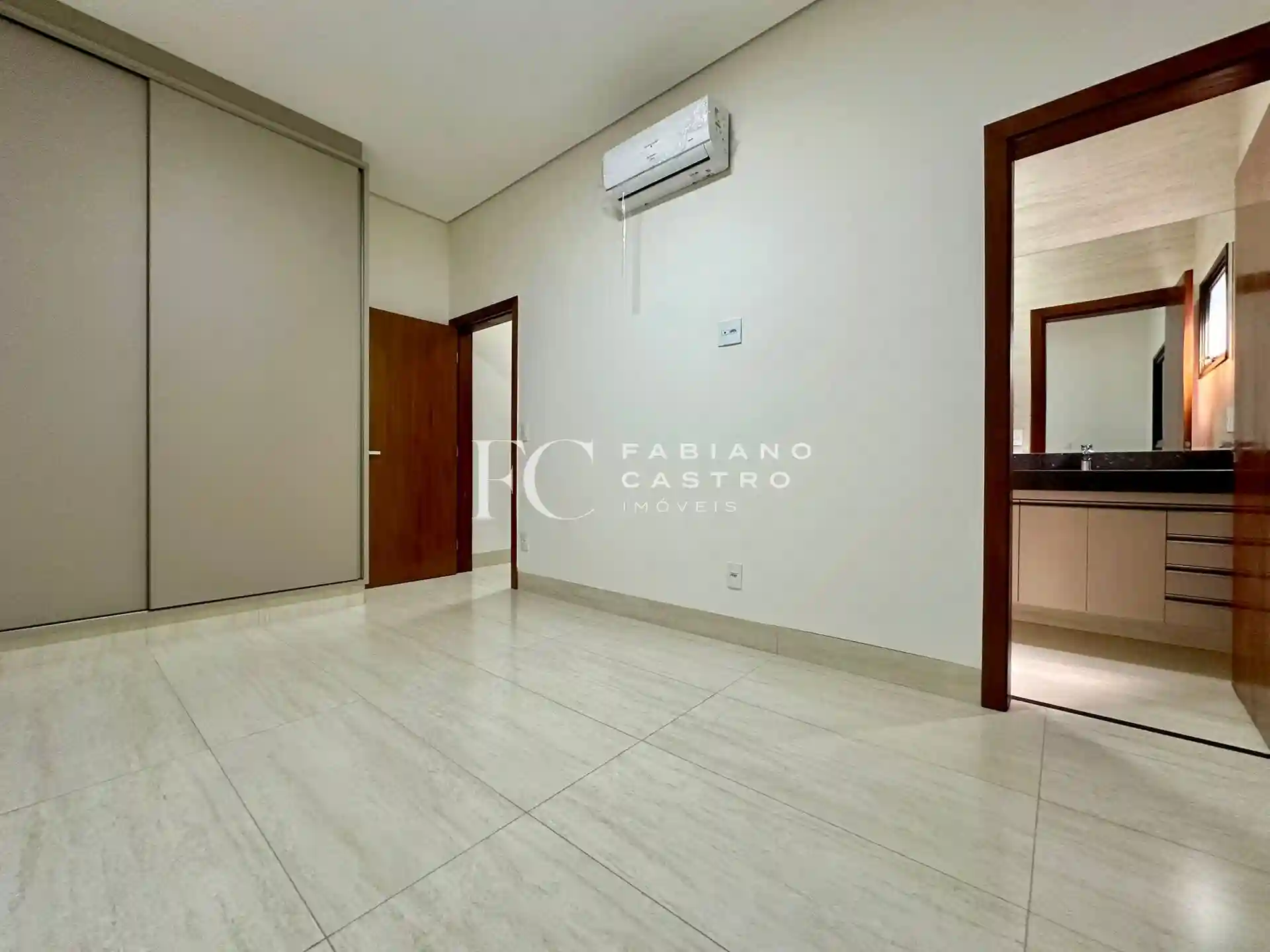 Casa de Condomínio com 3 quartos à venda, 257m² — foto 13 de 18