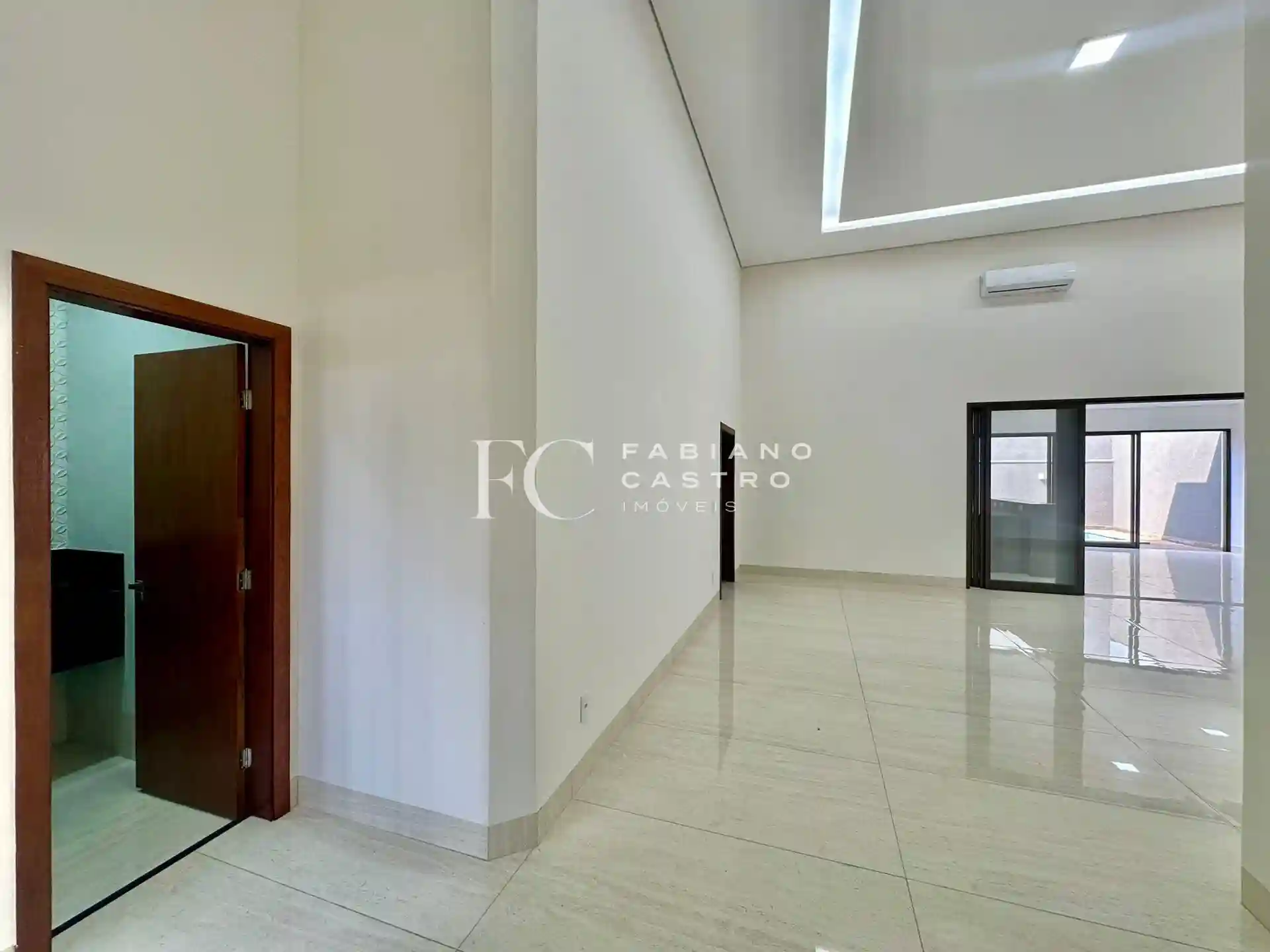 Casa de Condomínio com 3 quartos à venda, 257m² — foto 2 de 18