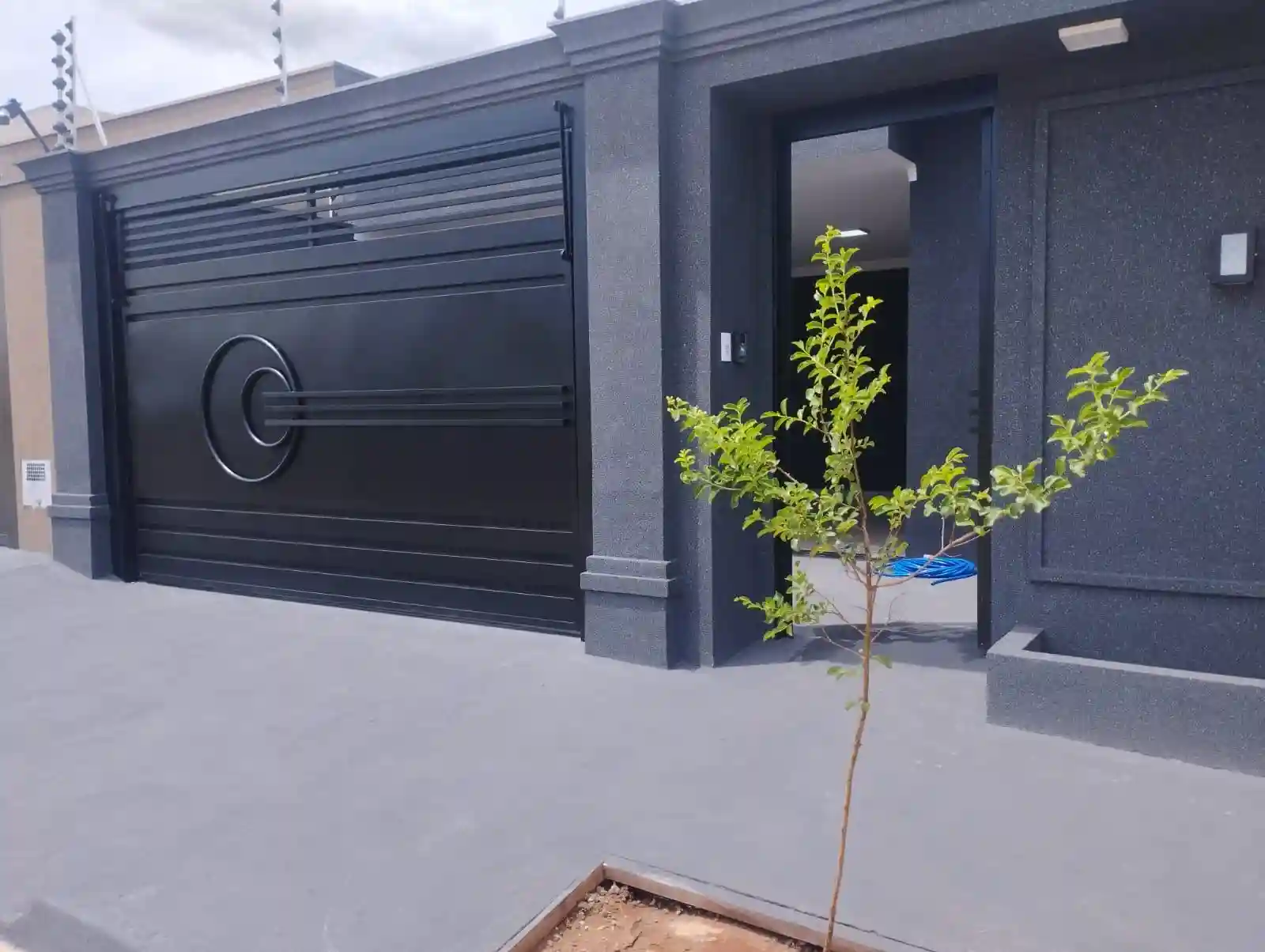 Casa com 3 quartos à venda, 92m² — foto 1 de 19