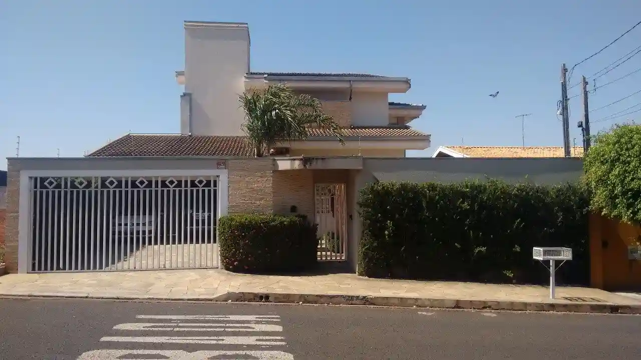 Sobrado à venda — foto 1 de 31
