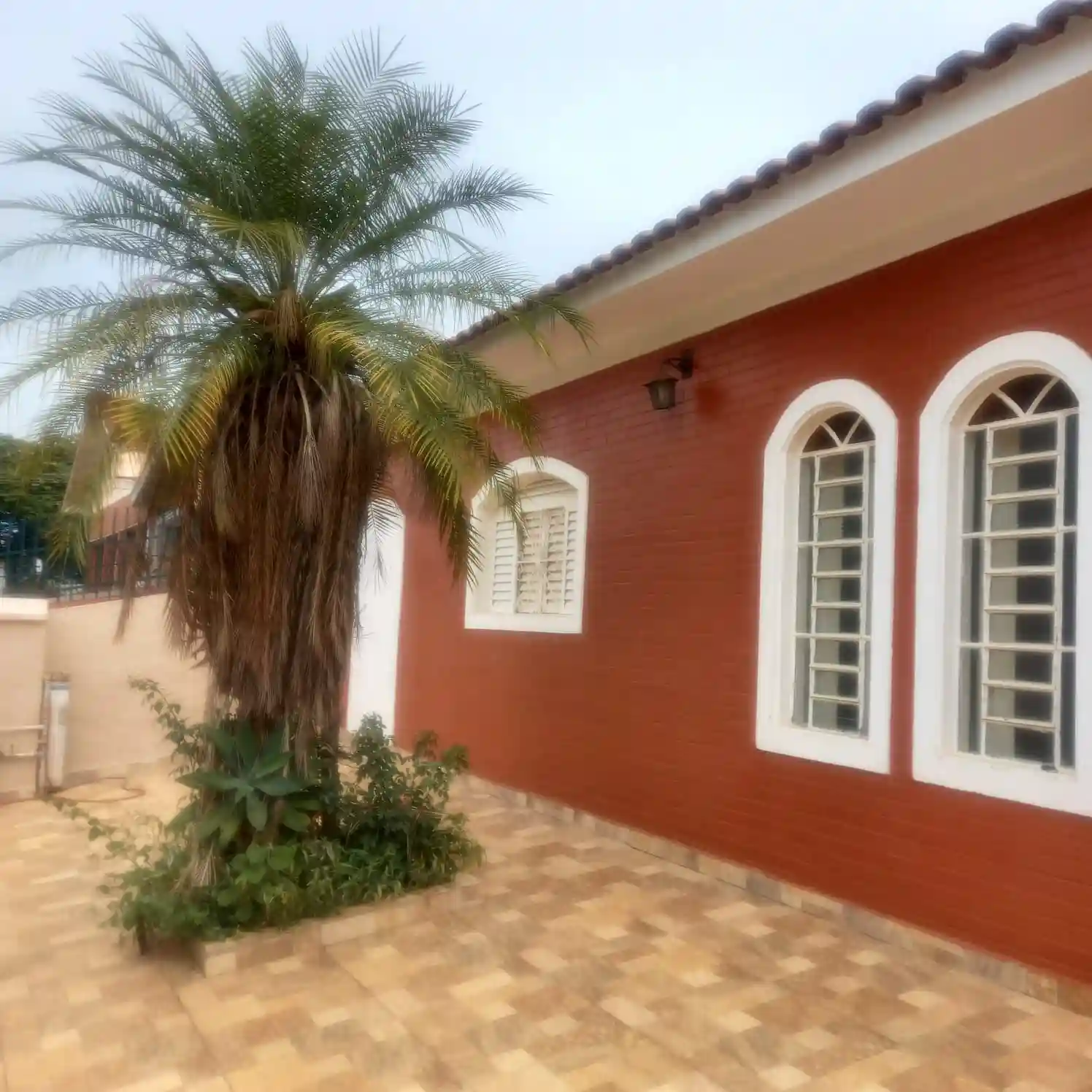 Casa com 2 quartos à venda, 150m² — foto 2 de 6