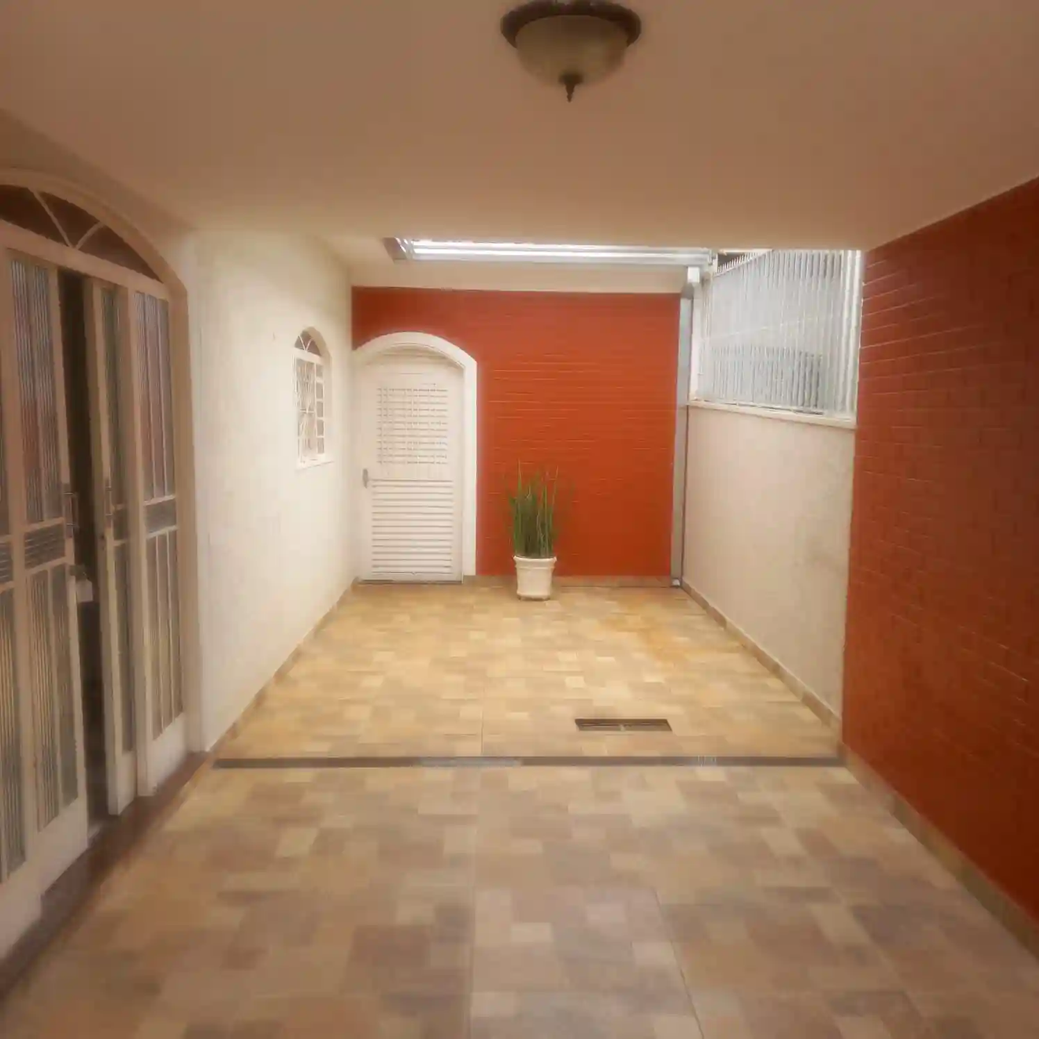 Casa com 2 quartos à venda, 150m² — foto 1 de 6