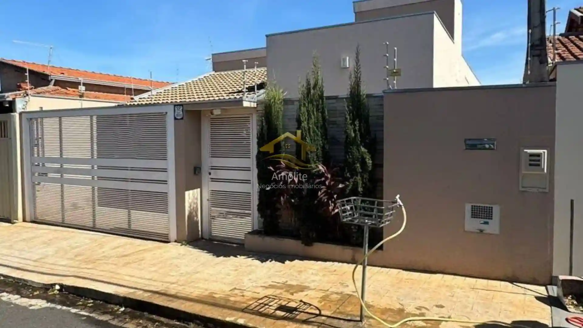 Casa com 3 quartos à venda, 136m² — foto 1 de 20