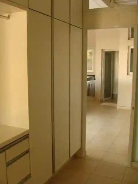 Casa de Condomínio com 4 quartos para aluguel, 430m² — foto 43 de 50