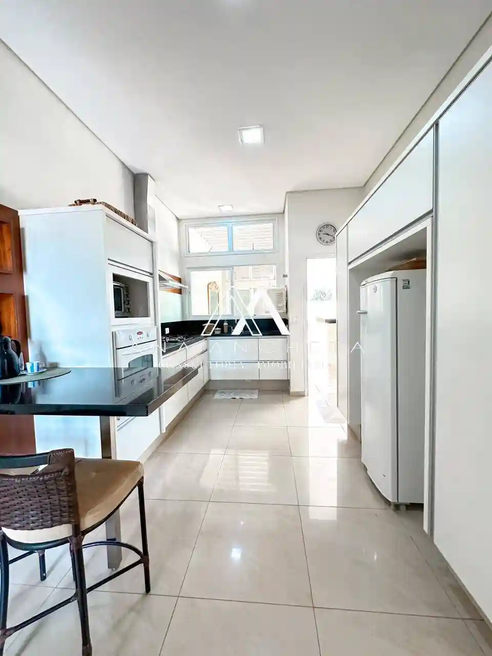 Casa de Condomínio com 4 quartos para aluguel, 430m² — foto 39 de 50