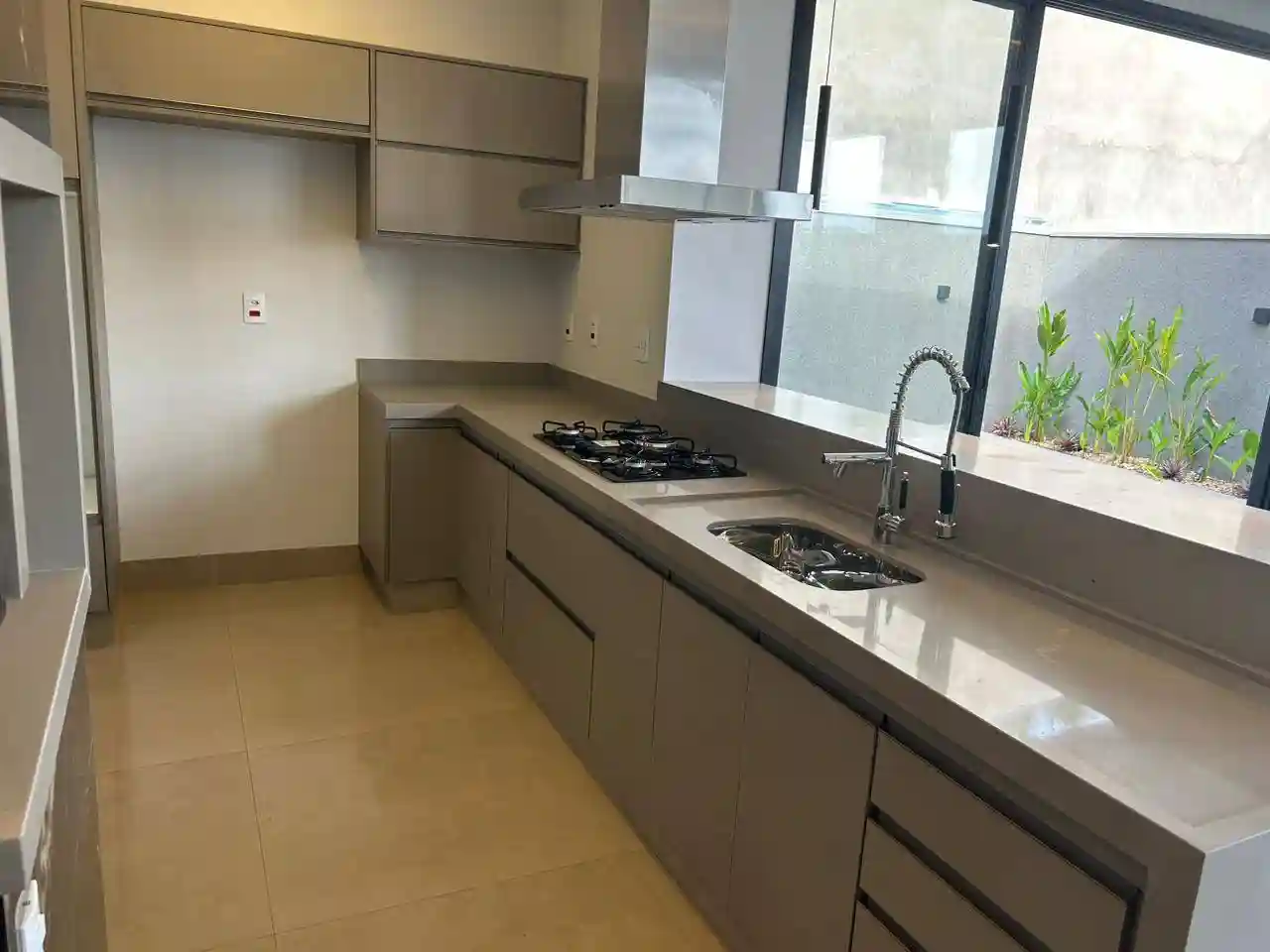 Casa de Condomínio com 4 quartos para aluguel, 430m² — foto 12 de 50