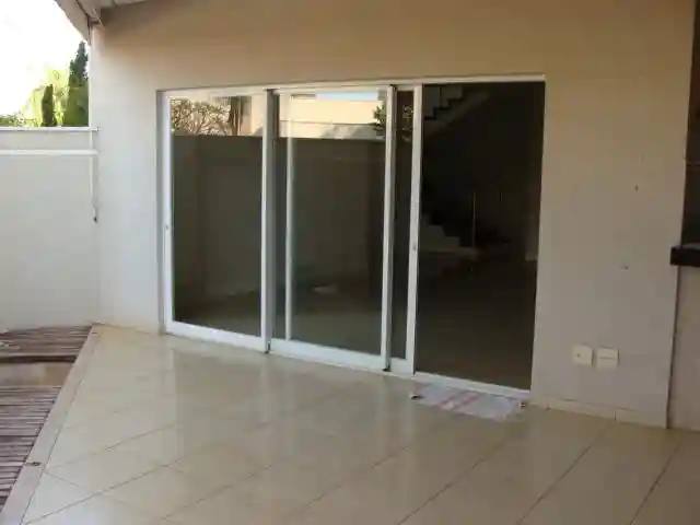 Casa de Condomínio com 4 quartos para aluguel, 430m² — foto 30 de 50