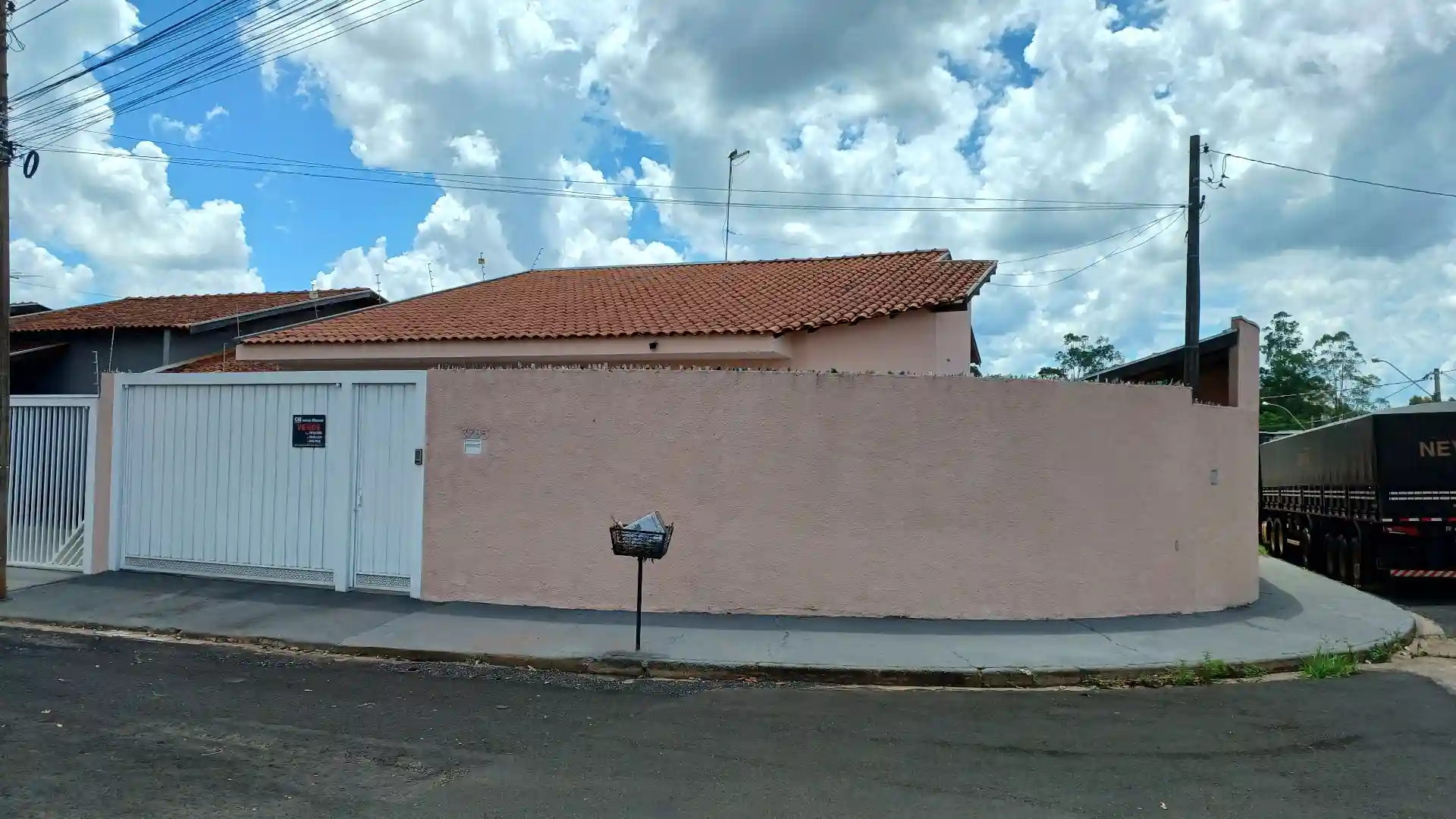 Casa com 3 quartos à venda, 282m² — foto 1 de 27
